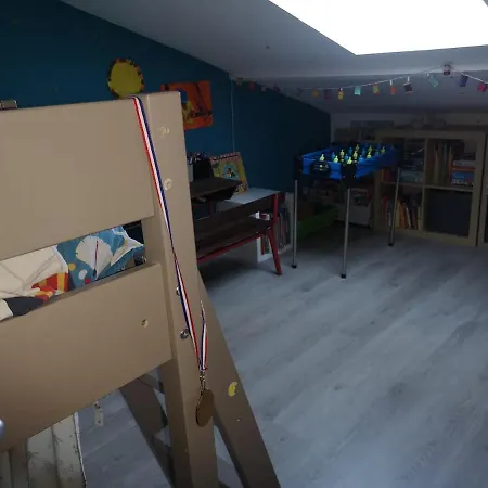 Belle Maison Familiale Avec Piscine, Stade, Et Nombreuses Activites