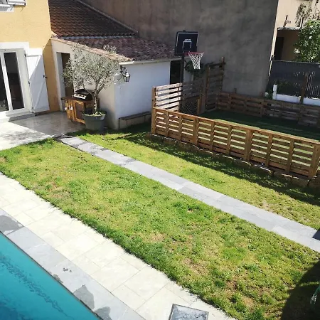 Belle Maison Familiale Avec Piscine, Stade, Et Nombreuses Activites
