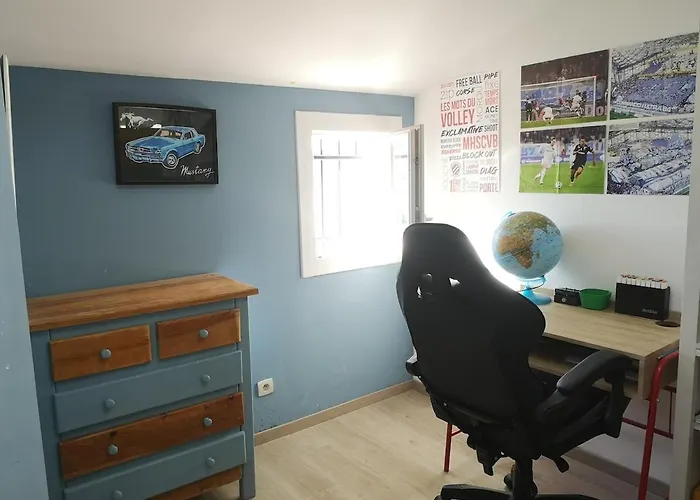 Belle Maison Familiale Avec Piscine, Stade, Et Nombreuses Activites *
