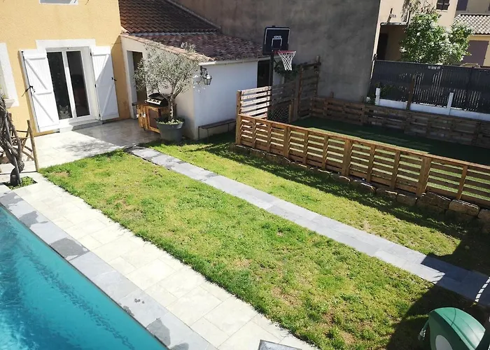 Belle Maison Familiale Avec Piscine, Stade, Et Nombreuses Activites